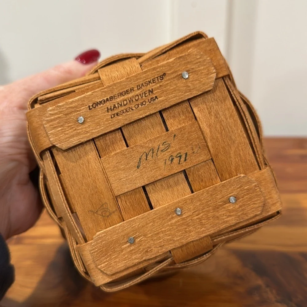 Vtg Longaberger 1991 Small Laurel Basket w/ Plastic Liner